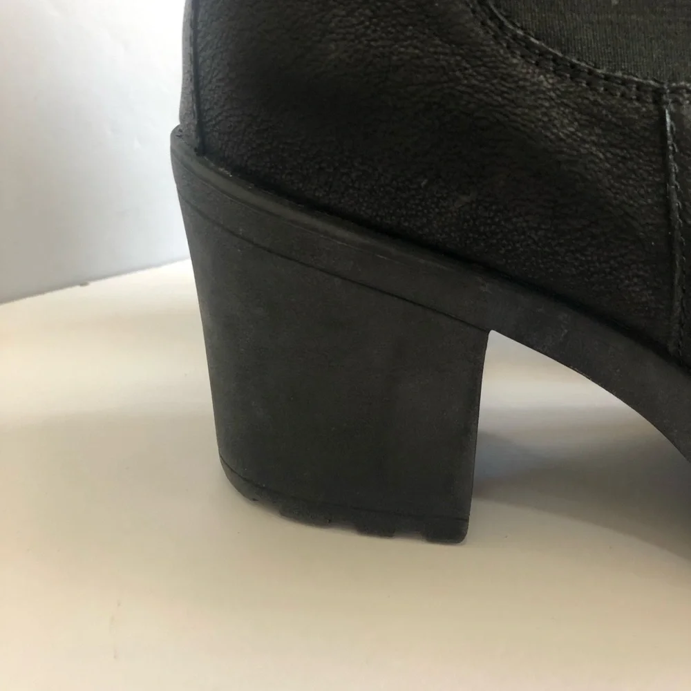 Vagabond Grace black Nubuck Chelsea ankle boots. - Picture 8 of 10